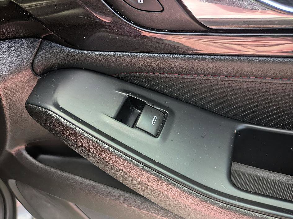 Used 2023 Chevrolet Traverse RS image 40