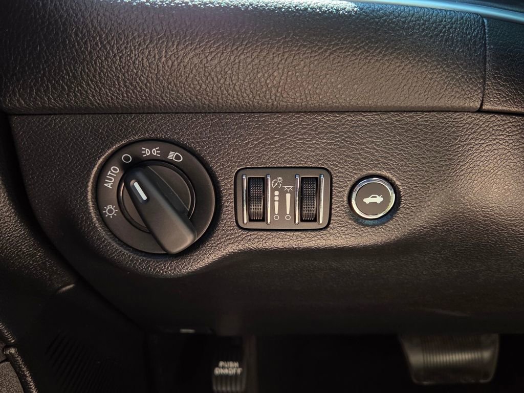 Used 2019 Dodge Challenger SXT RWD image 29