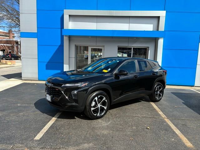 Used 2024 Chevrolet Trax RS w/ Sunroof Package image 2