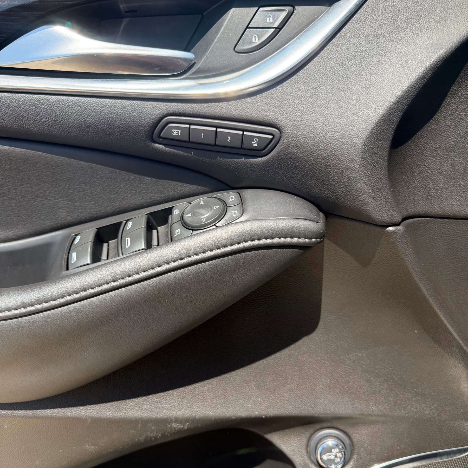 Used 2021 Buick Enclave Avenir w/ Avenir Technology Package AWD/4WD image 5