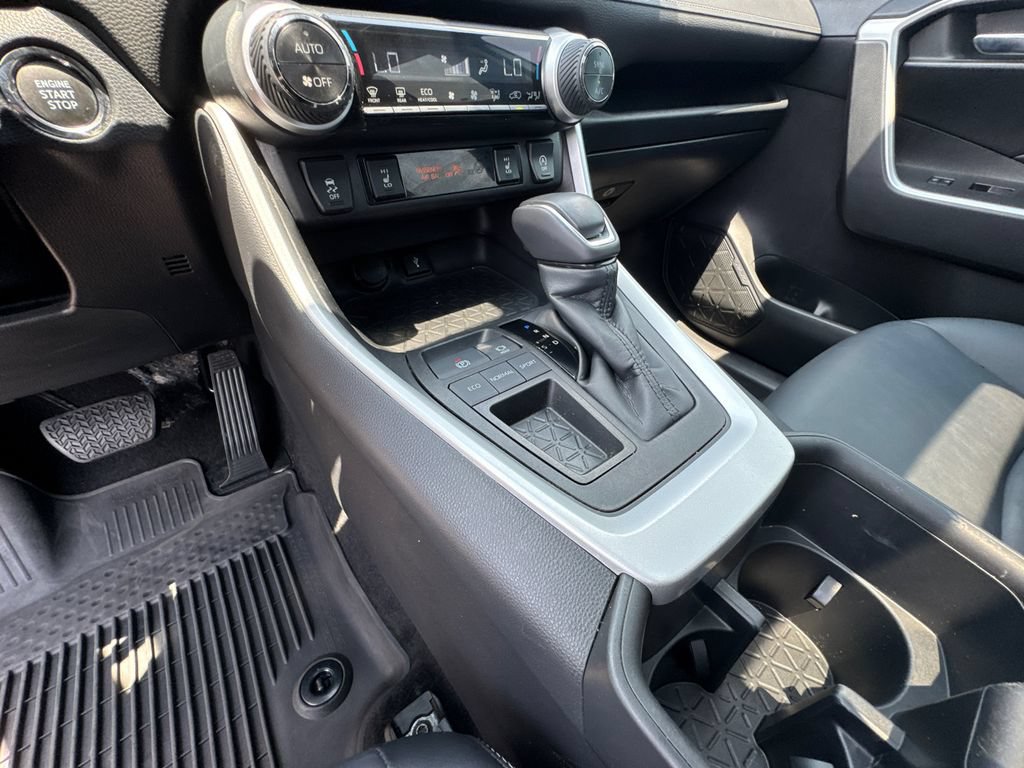 Used 2022 Toyota RAV4 XLE Premium FWD image 31