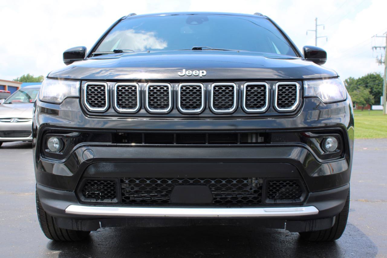 Used 2023 Jeep Compass Limited AWD/4WD image 2
