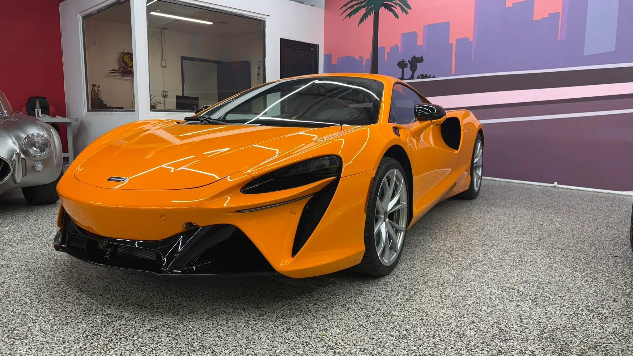 Used 2023 McLaren Artura RWD image 6