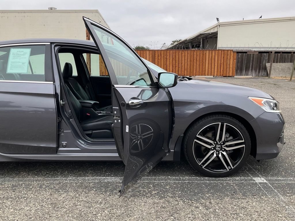 Used 2016 Honda Accord Sport image 32