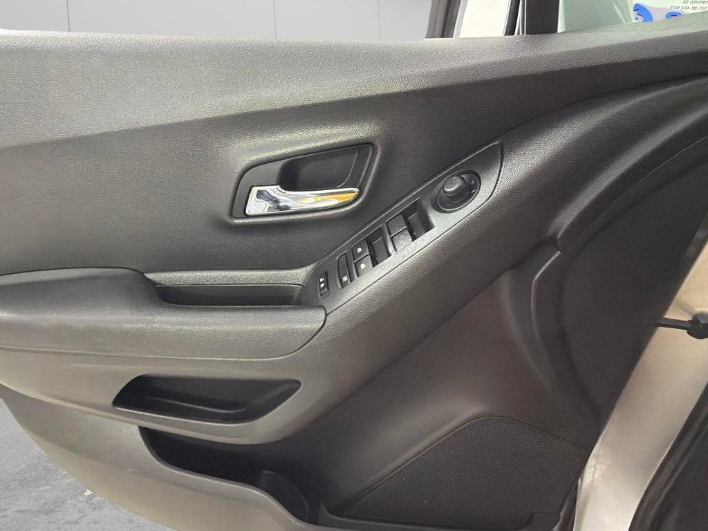 Used 2019 Chevrolet Trax LS FWD image 24