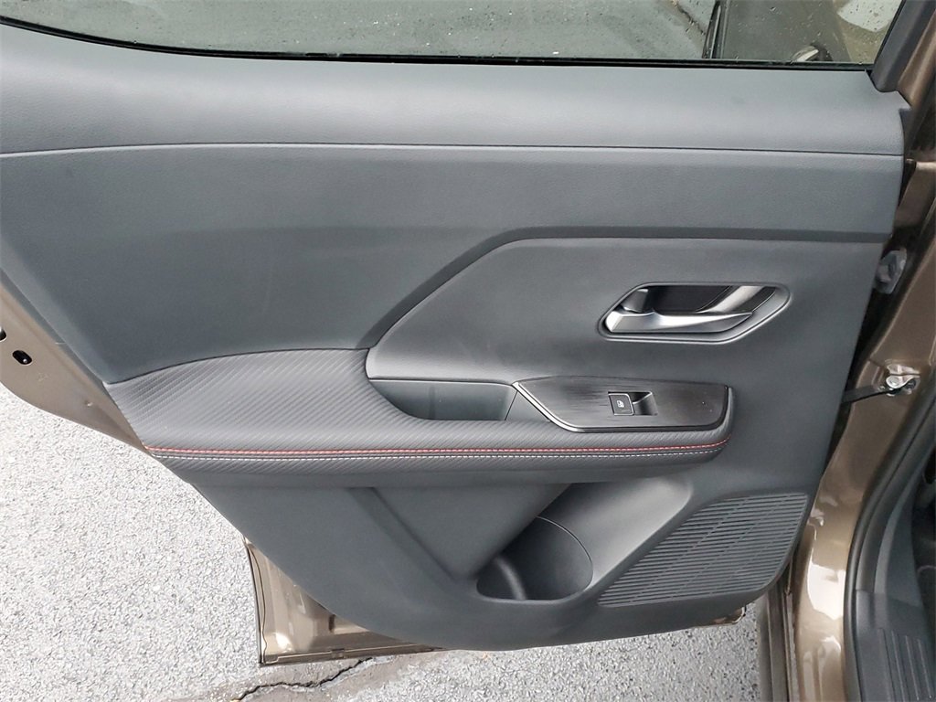 Used 2025 Nissan Kicks SR image 10