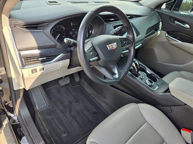 Used 2023 Cadillac XT4 Premium Luxury image 10