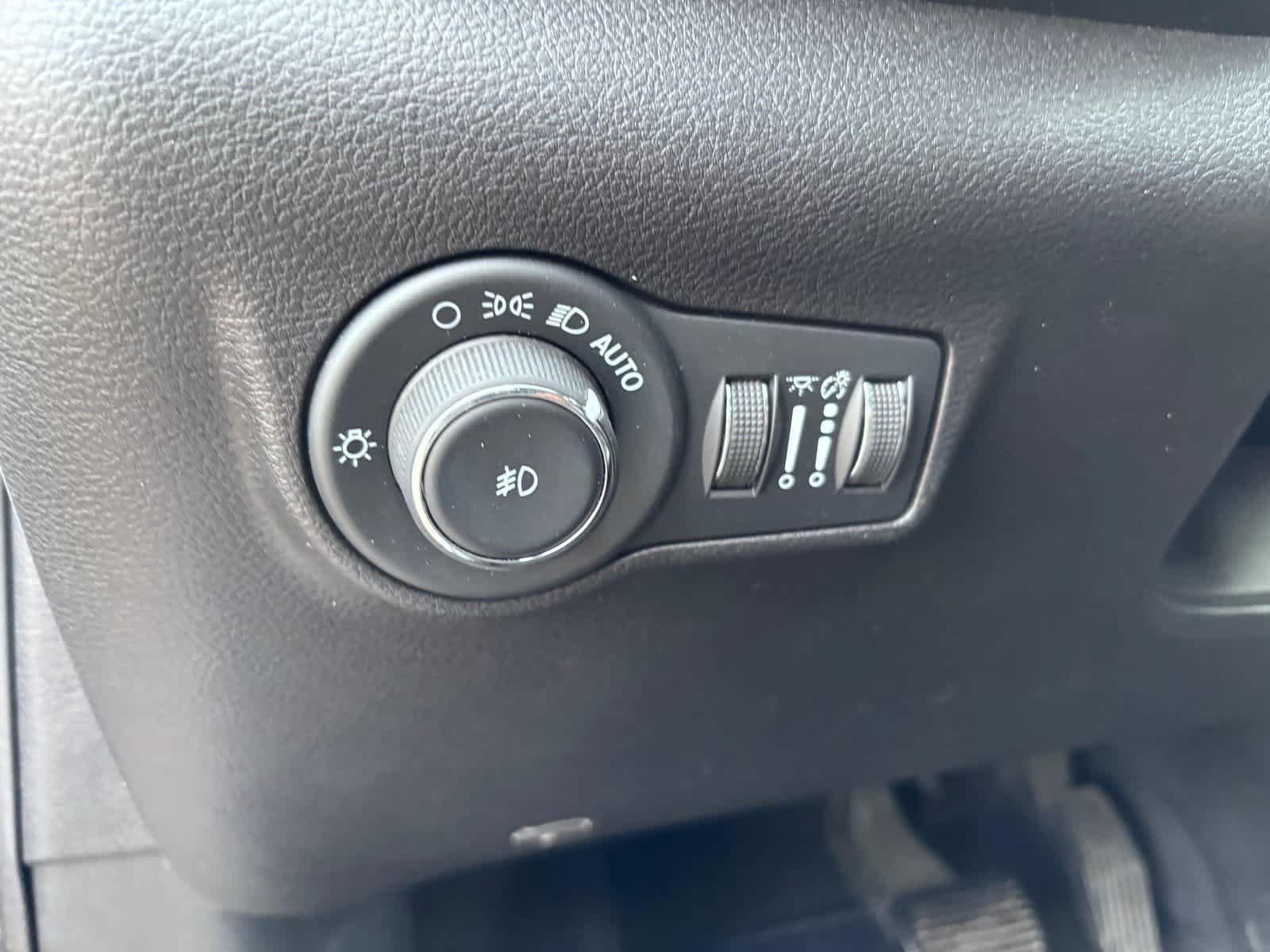 Used 2024 Jeep Compass Latitude AWD/4WD image 10