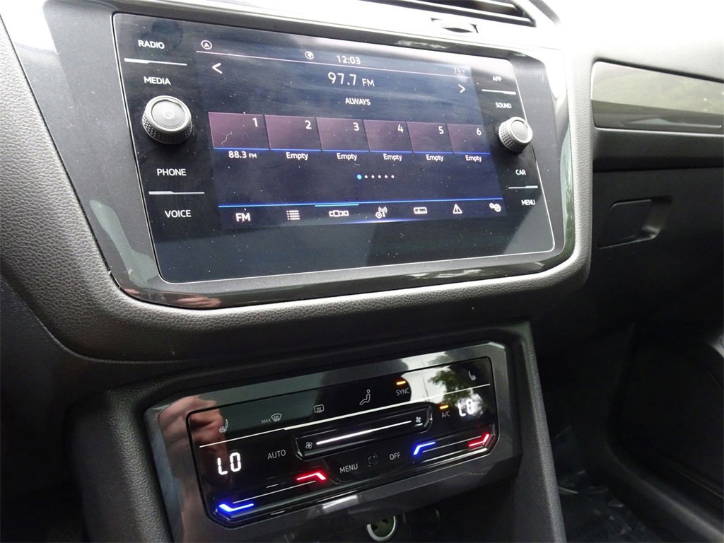 Used 2022 Volkswagen Tiguan SE image 18