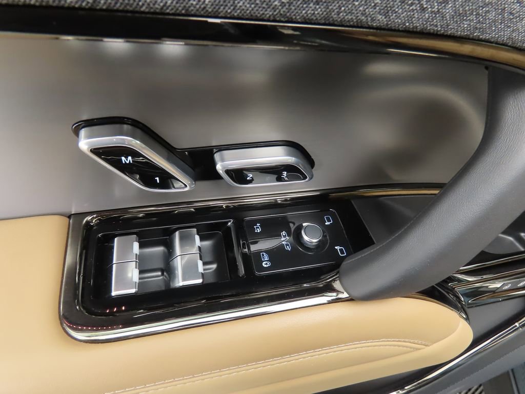 Used 2025 Land Rover Range Rover Sport SE image 20