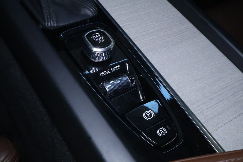 Used 2018 Volvo XC60 T6 Inscription w/ Convenience Package image 36