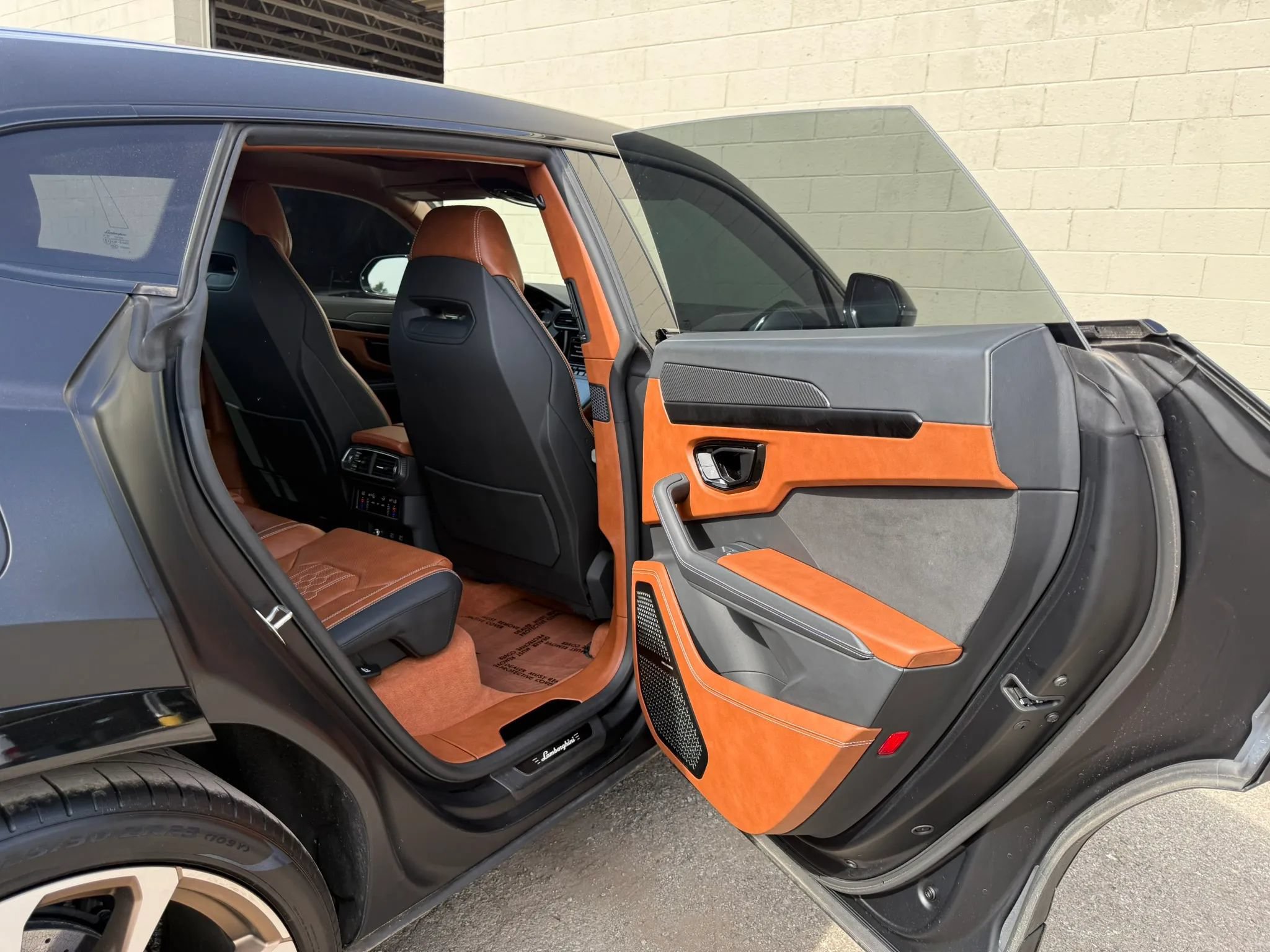 Used 2023 Lamborghini Urus S AWD/4WD image 56