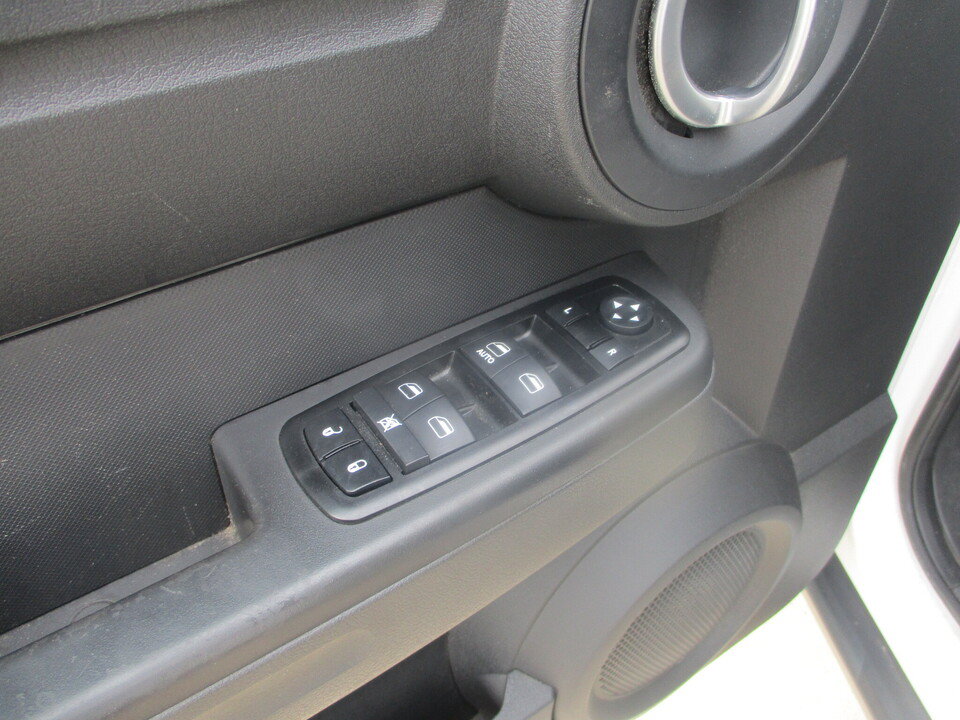 Used 2011 Dodge Nitro SE AWD/4WD image 32