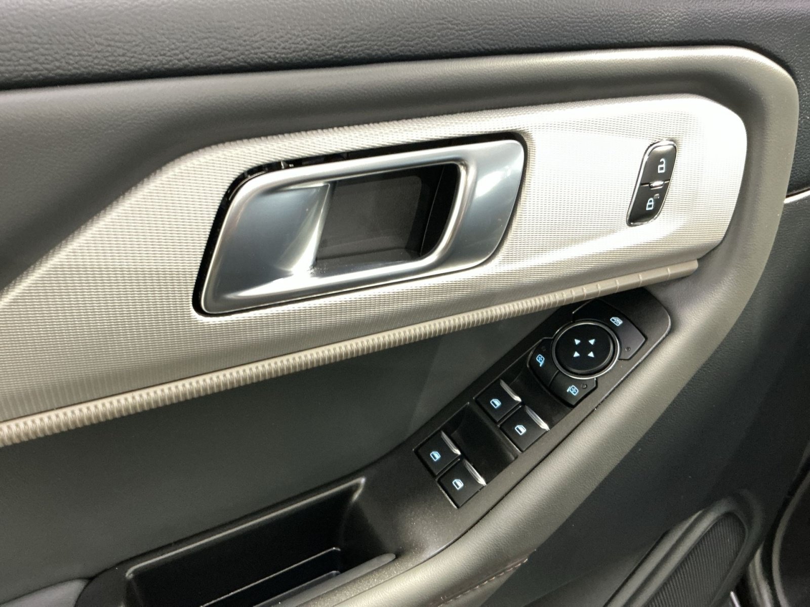 Used 2026 Ford Explorer Active RWD image 16