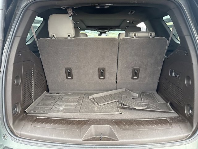 Used 2023 GMC Yukon SLT w/ SLT Premium Package image 13