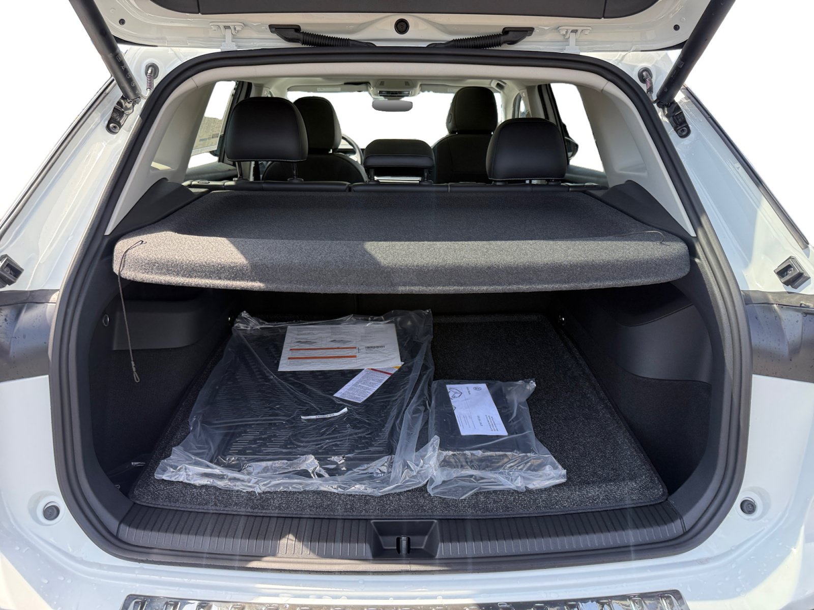 New 2026 Volkswagen Tiguan SE AWD/4WD image 17