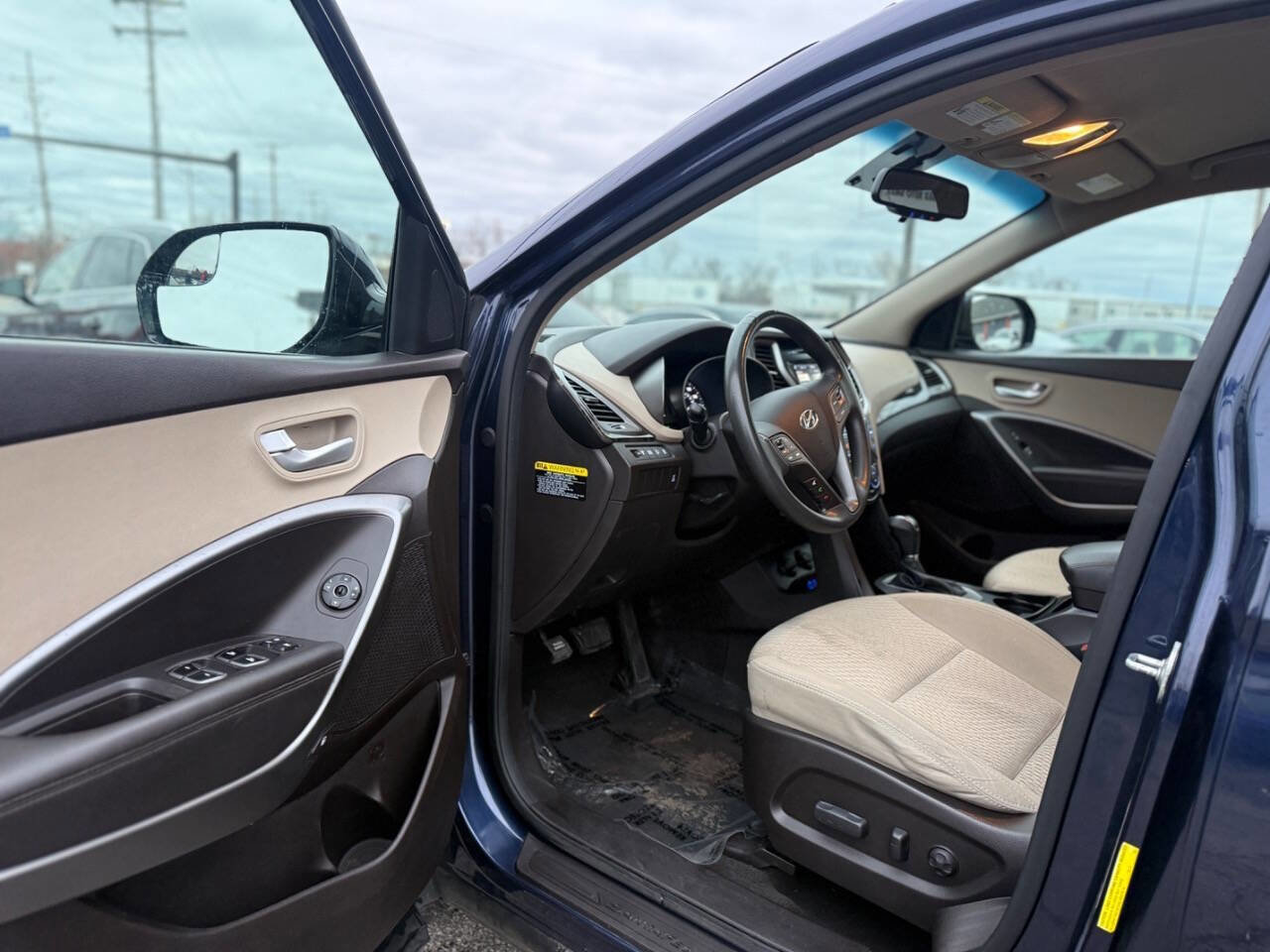 Used 2017 Hyundai Santa Fe SE image 12