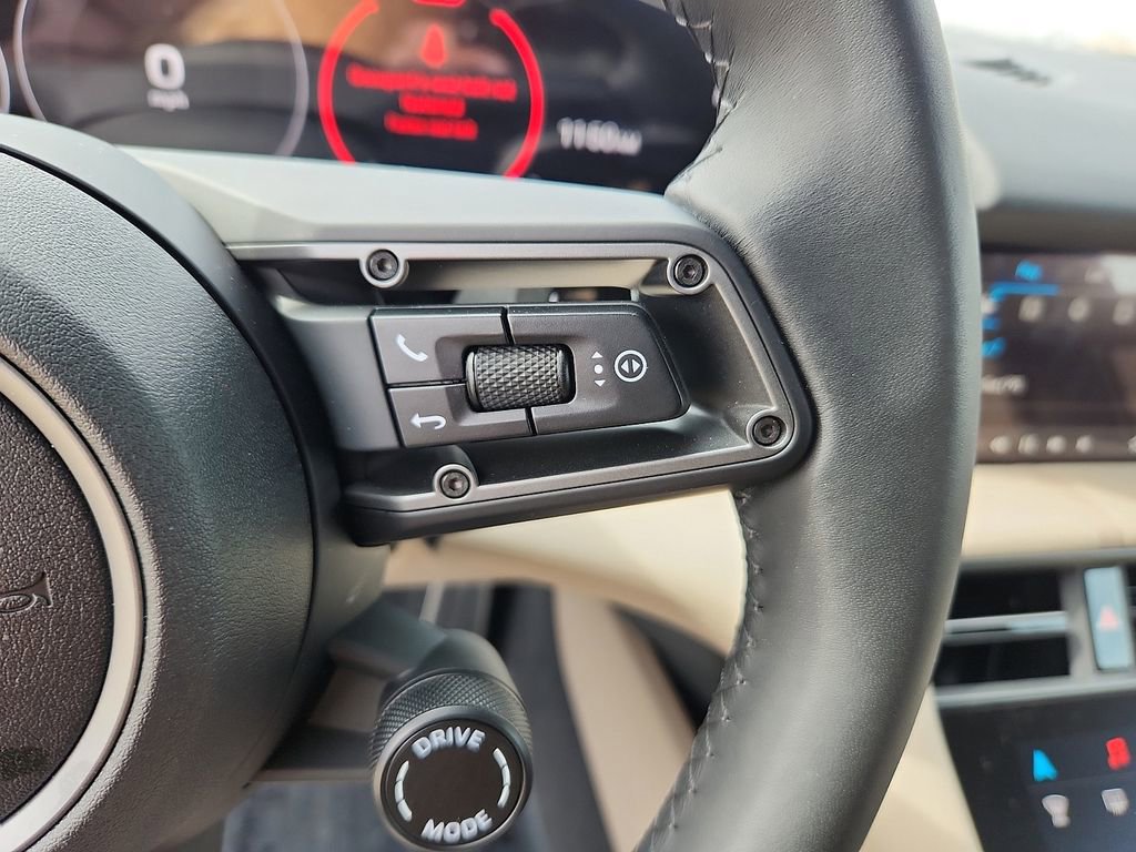 Used 2025 Porsche Taycan image 23