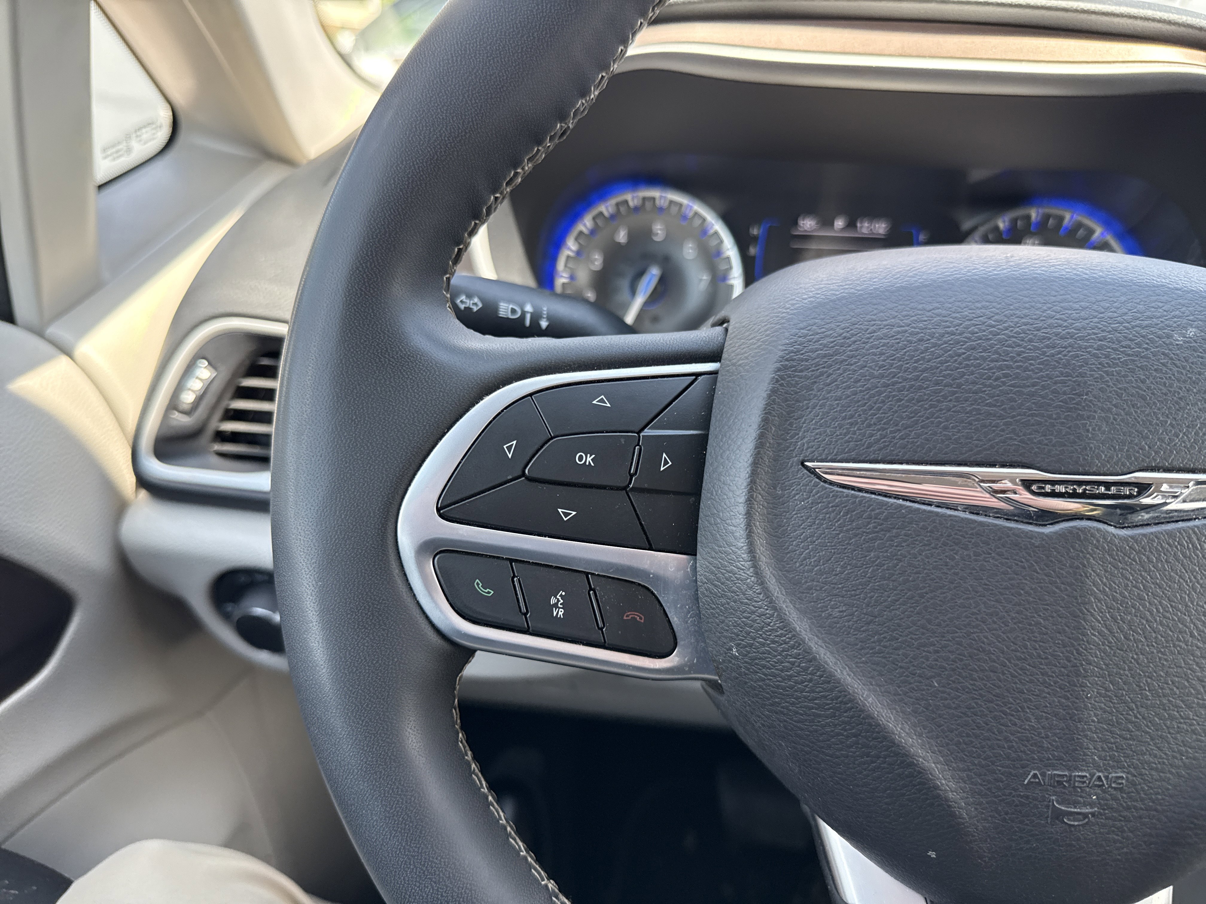 Used 2023 Chrysler Voyager LX FWD image 15