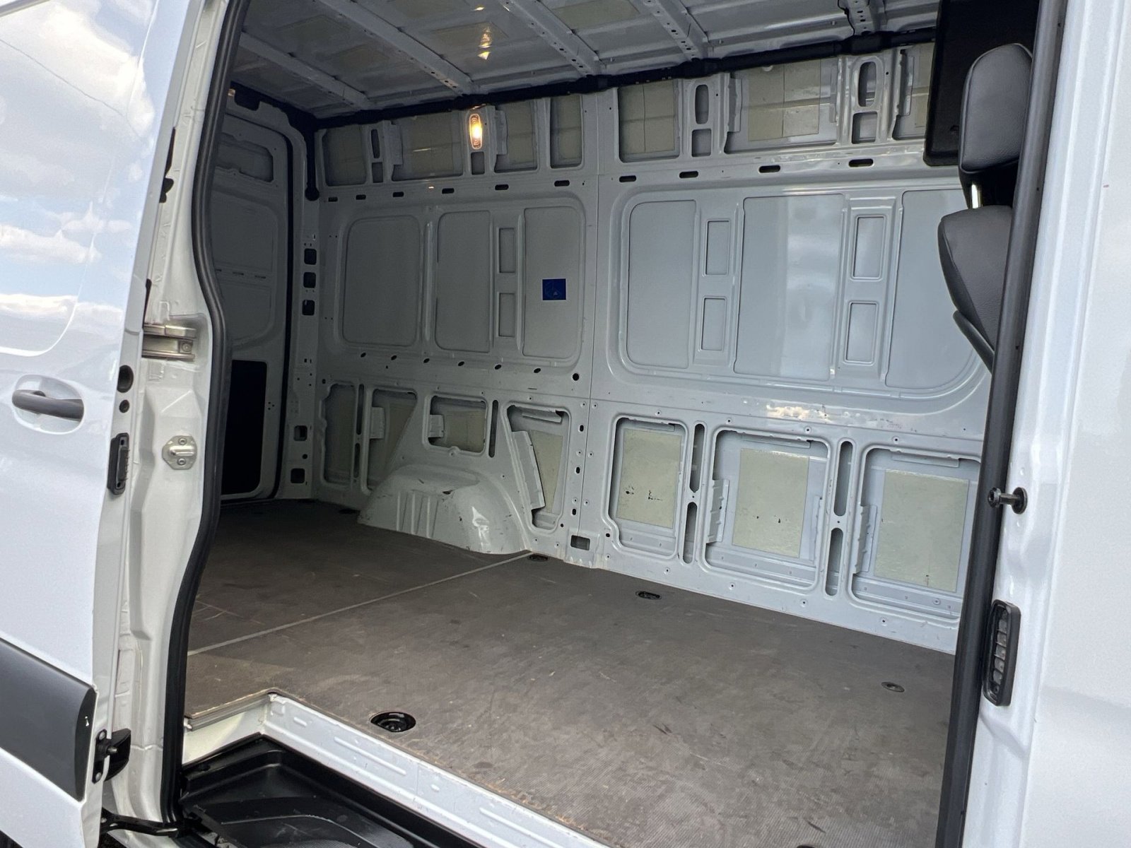 Used 2025 Mercedes-Benz Sprinter 2500 image 22