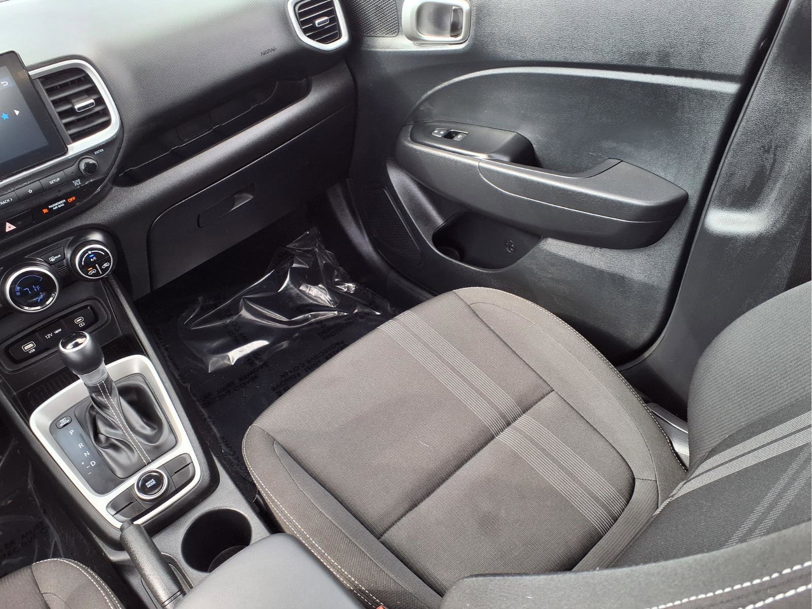 Used 2023 Hyundai Venue SEL w/ Cargo Package image 13