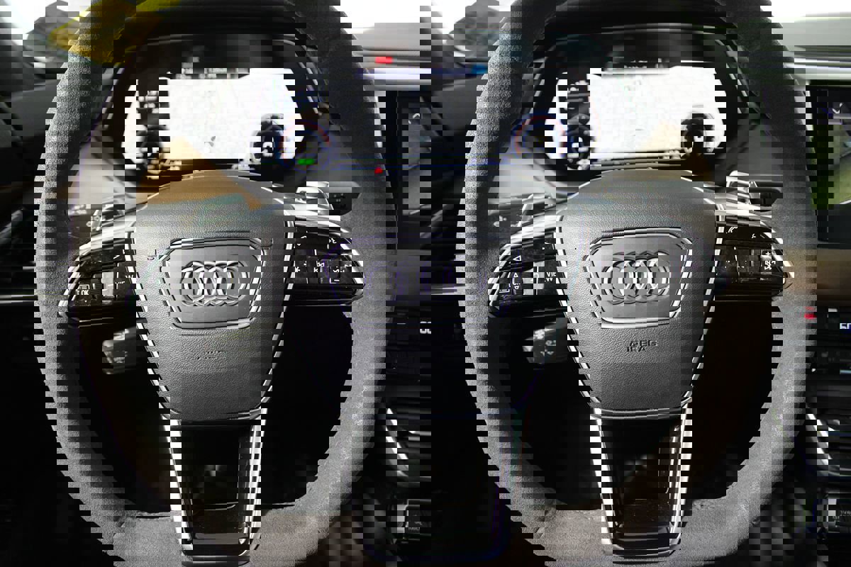 Used 2024 Audi e-tron GT Premium Plus image 19