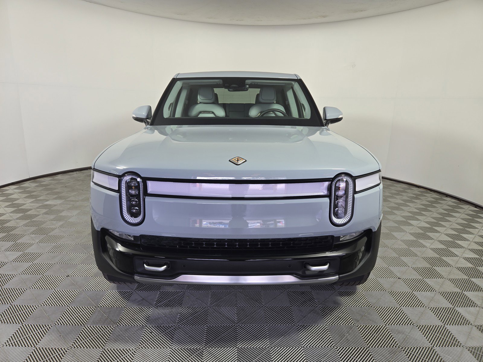 Used 2024 Rivian R1T Adventure AWD/4WD image 8