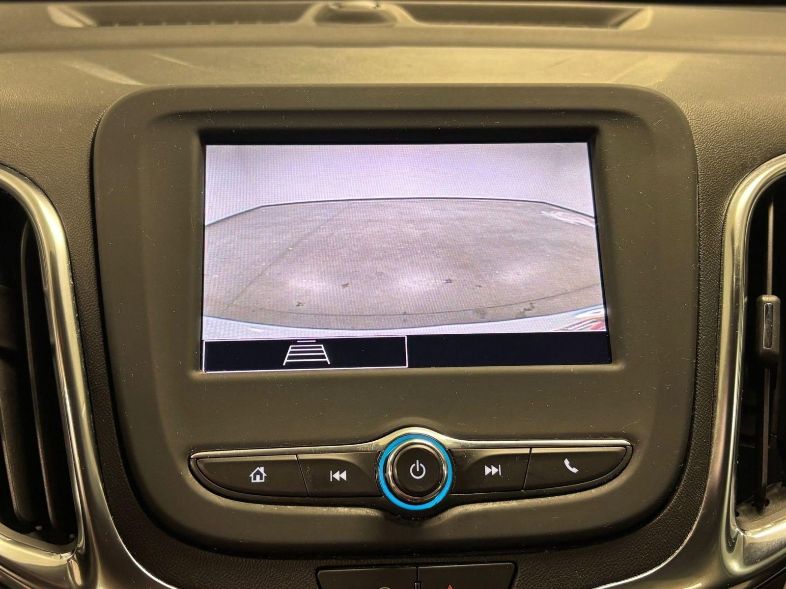 Used 2022 Chevrolet Equinox LS w/ LS Convenience Package FWD image 24