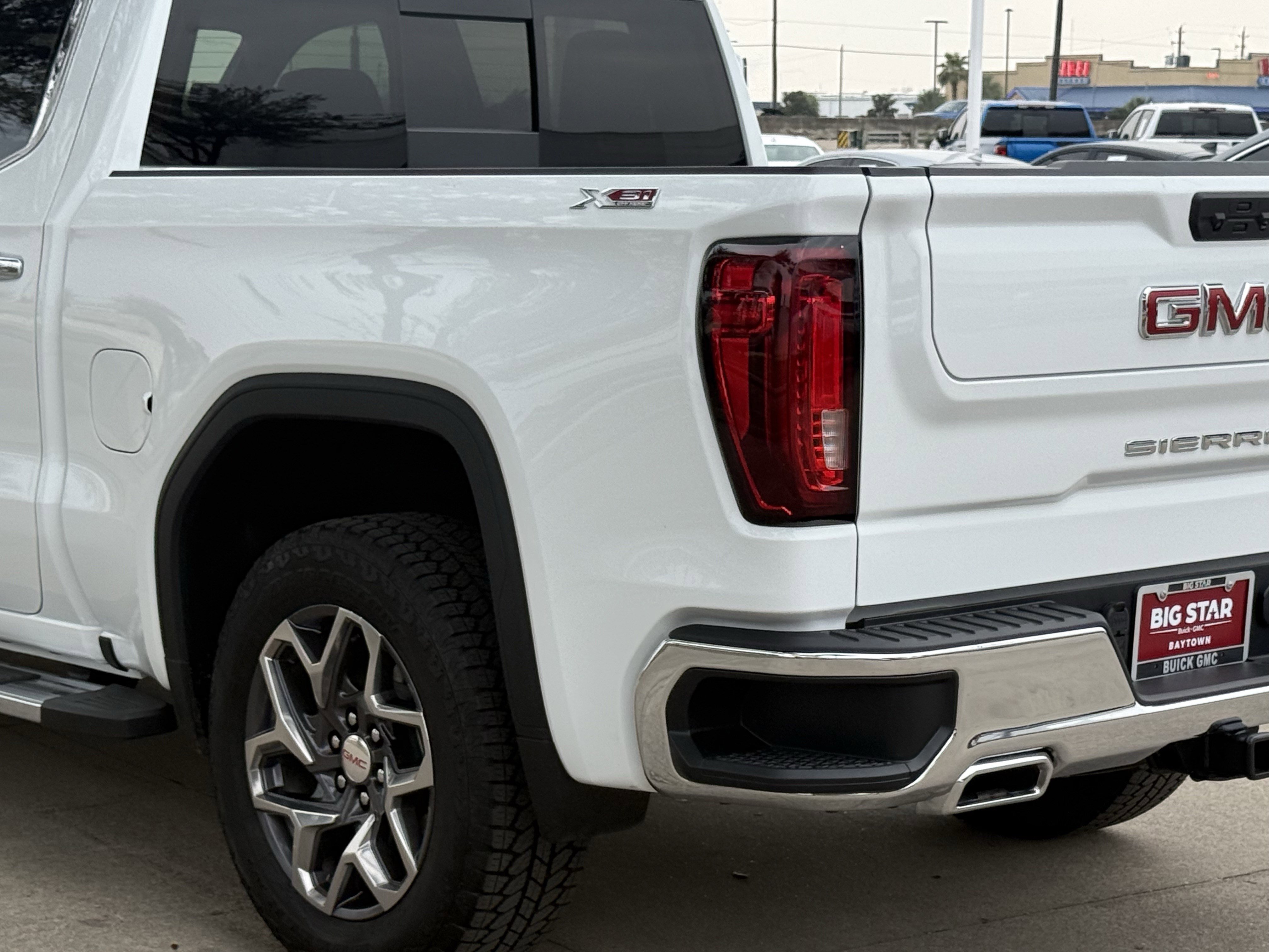 Used 2026 GMC Sierra 1500 SLT image 10