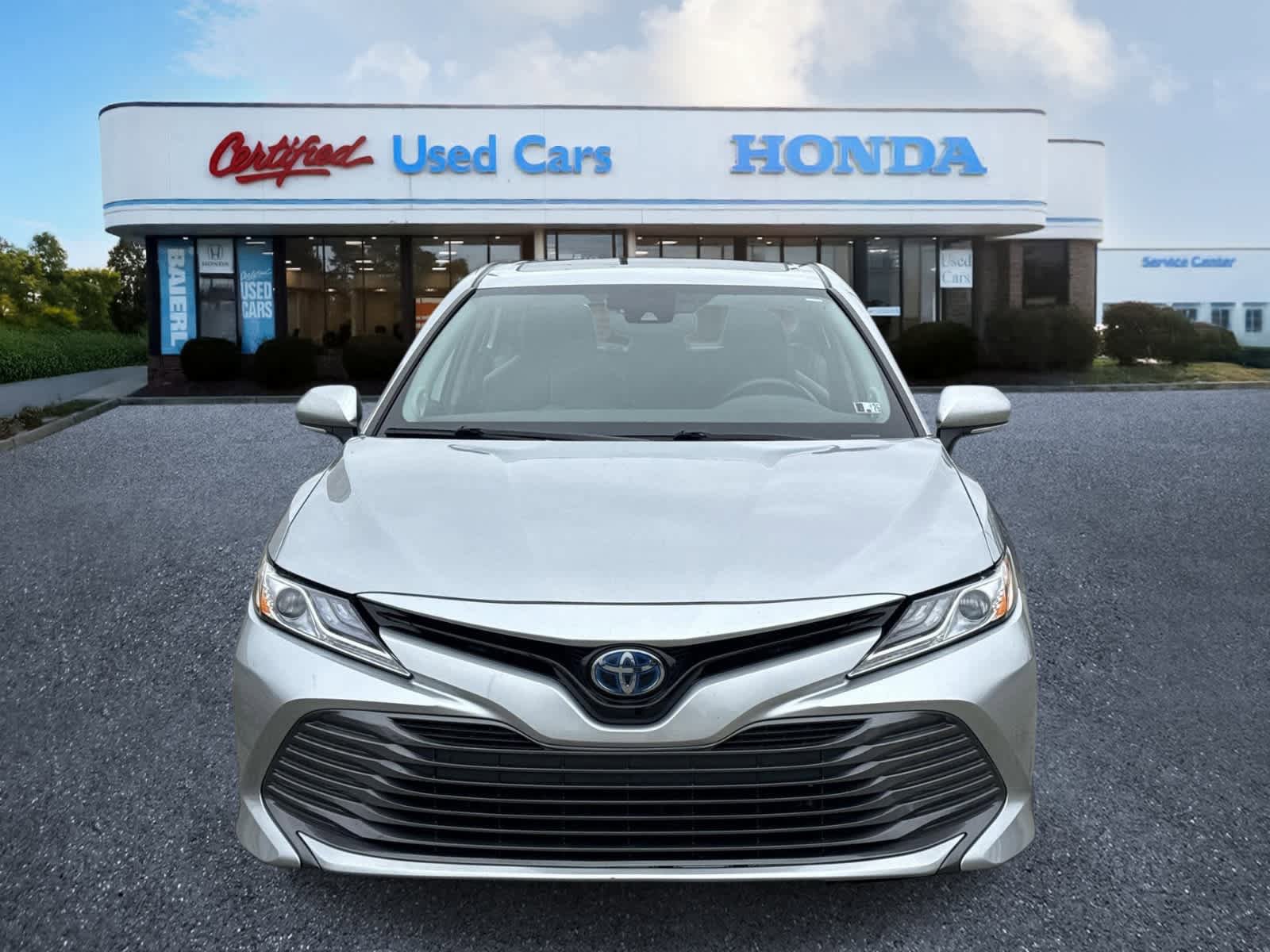 Used 2020 Toyota Camry XLE w/ Sunroof Package FWD image 8