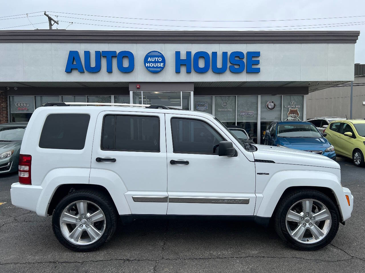 Used 2012 Jeep Liberty Limited Jet w/ Comfort/Convenience Group image 9