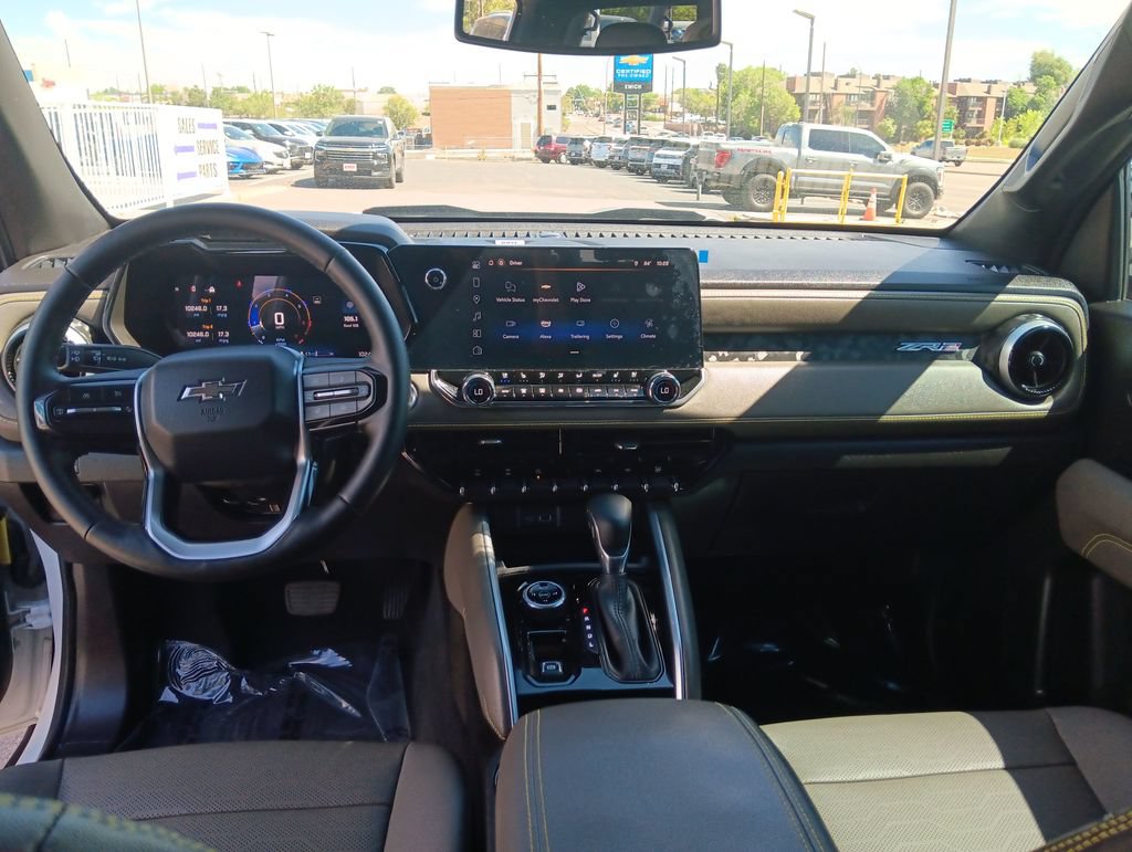 Used 2025 Chevrolet Colorado ZR2 w/ Technology Package AWD/4WD image 12