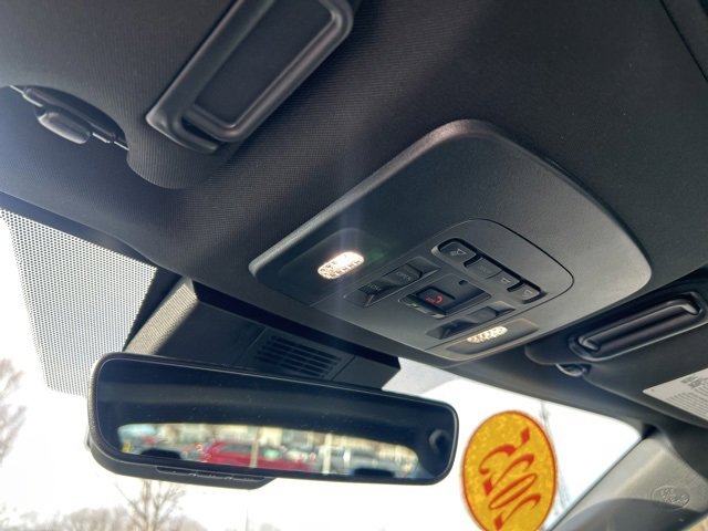 Used 2025 Toyota Camry SE image 28