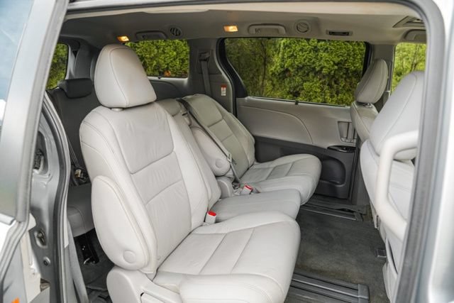 Used 2015 Toyota Sienna XLE w/ XLE Navigation Package FWD image 41