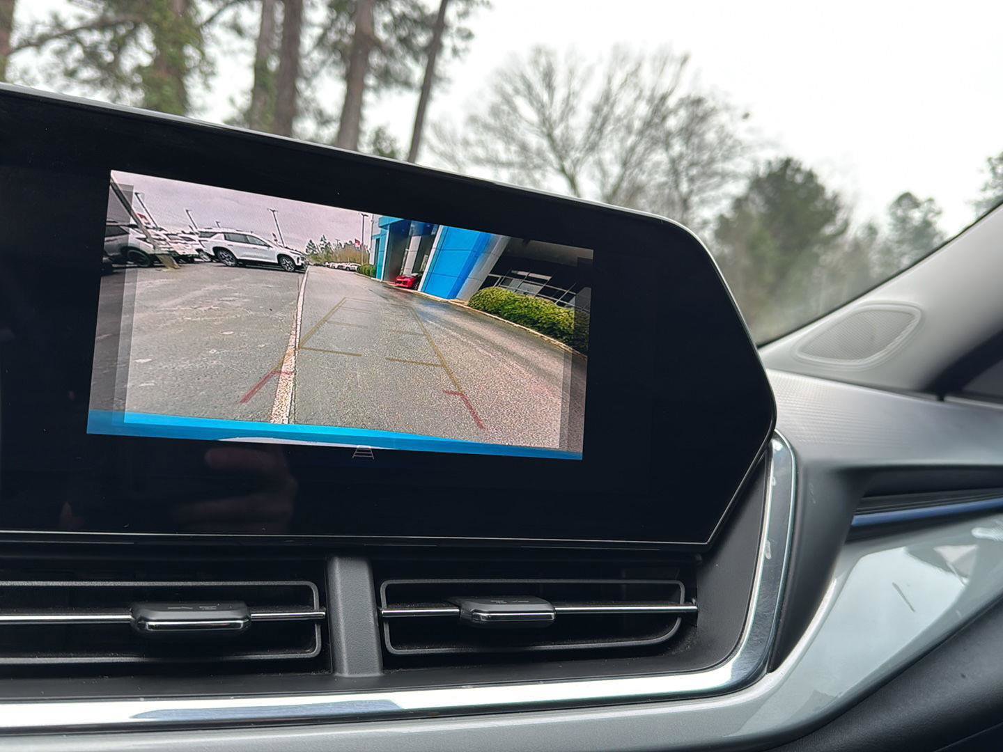 Certified 2025 Chevrolet Trax LT w/ Driver Confidence Package image 24