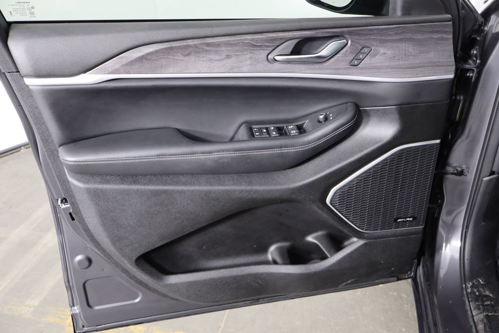 Used 2023 Jeep Grand Cherokee Limited RWD image 19
