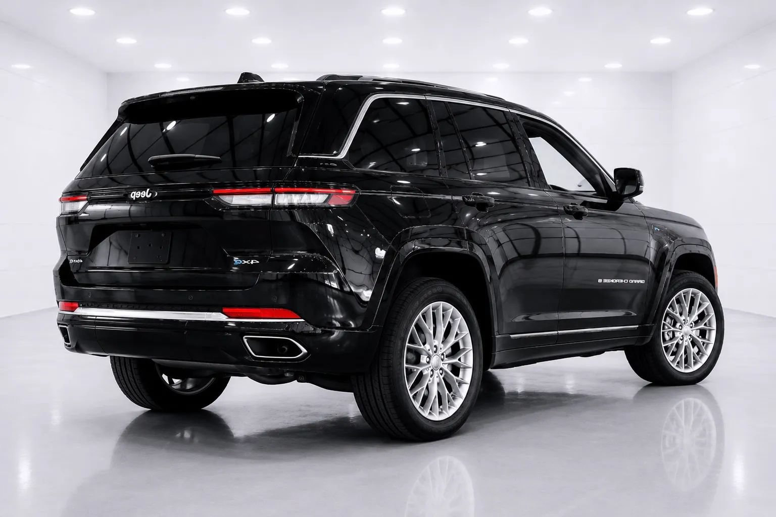 Used 2023 Jeep Grand Cherokee Summit w/ Luxury Tech Group V AWD/4WD image 5