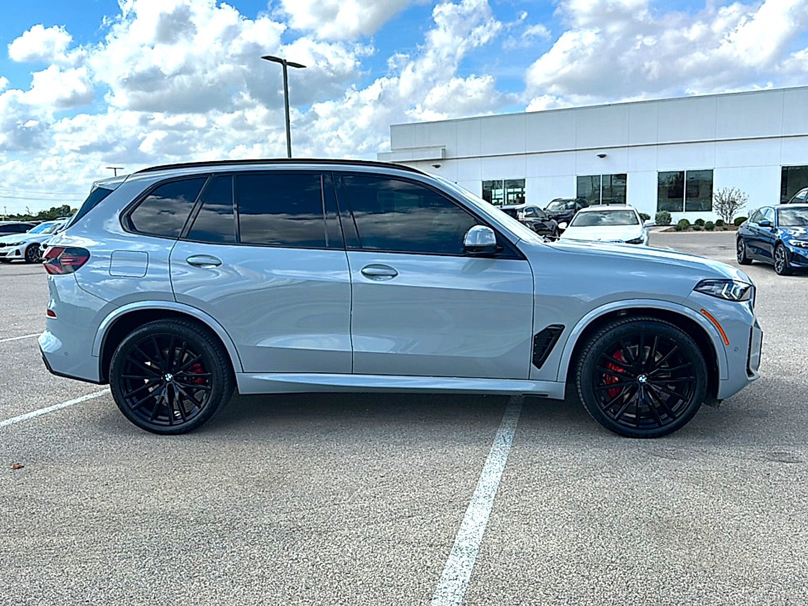 Used 2024 BMW X5 xDrive40i w/ M Sport Package AWD/4WD image 9