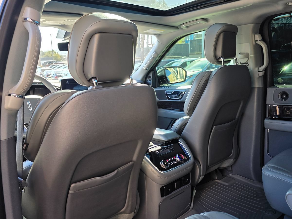 Used 2018 Lincoln Navigator L Select w/ Technology Package RWD image 29