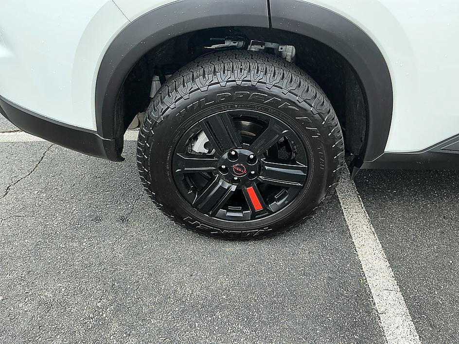 Certified 2025 Nissan Rogue SV AWD/4WD image 9