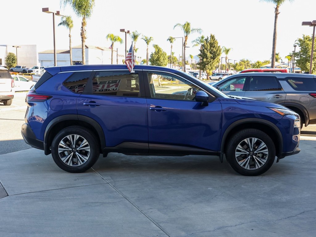 Used 2023 Nissan Rogue SV image 3