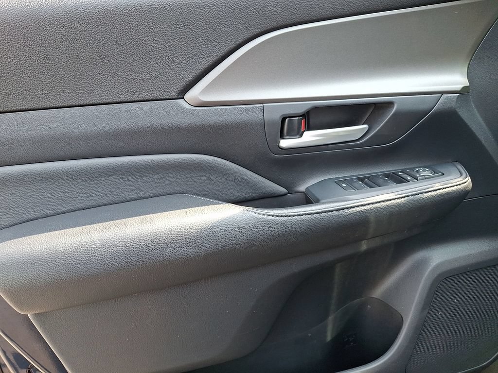 Certified 2024 Toyota Grand Highlander FWD image 13