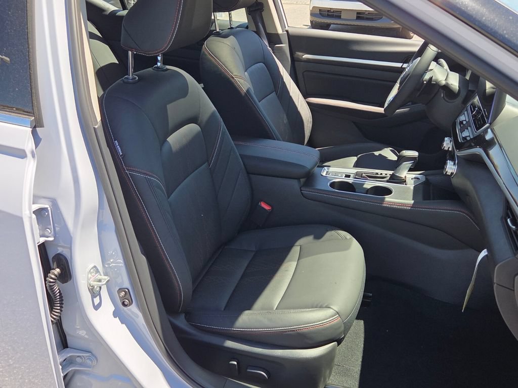 New 2026 Nissan Altima 2.5 SR w/ SR Premium Package FWD image 13