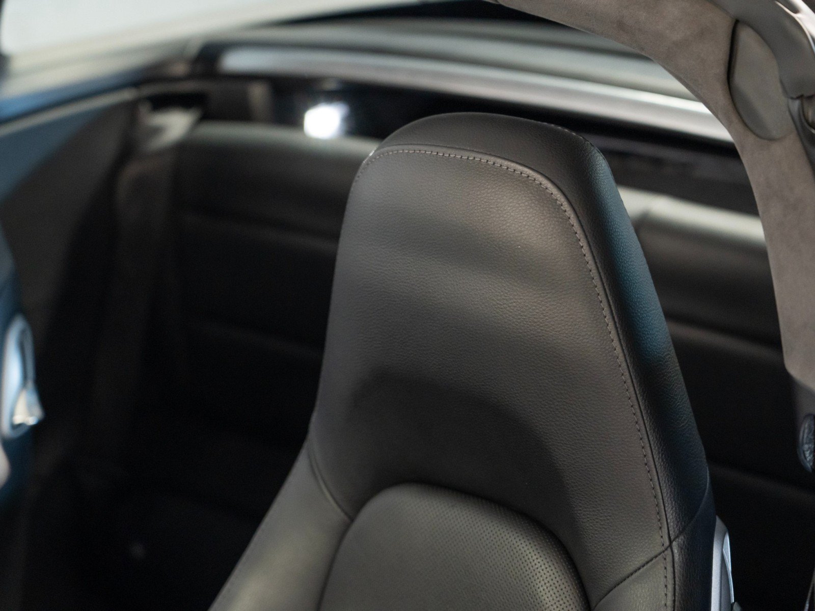 Certified 2018 Porsche 911 Targa 4 AWD/4WD image 24