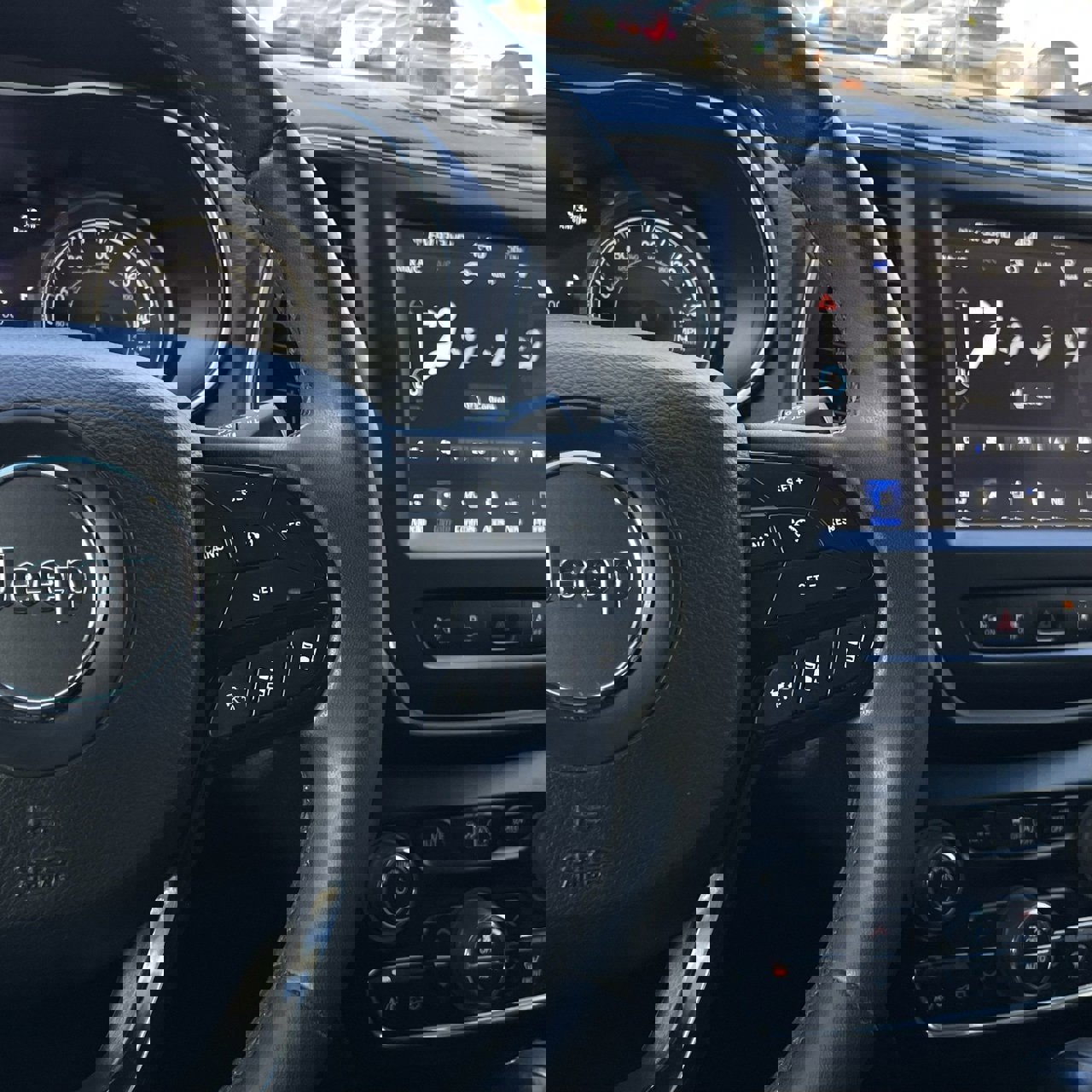 Used 2023 Jeep Cherokee Altitude Lux image 13