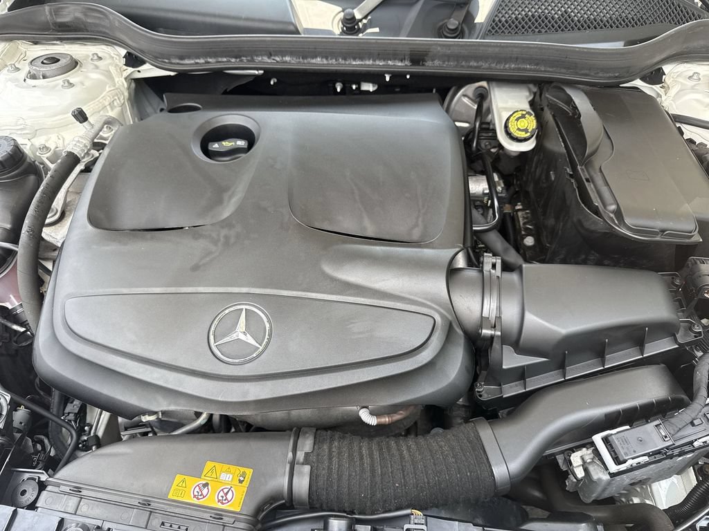 Used 2019 Mercedes-Benz GLA 250 4MATIC w/ Premium Package image 18
