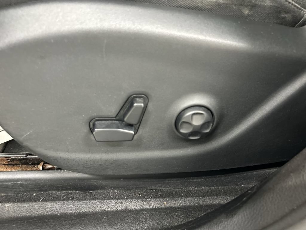 Used 2019 Jeep Cherokee Latitude Plus AWD/4WD image 10