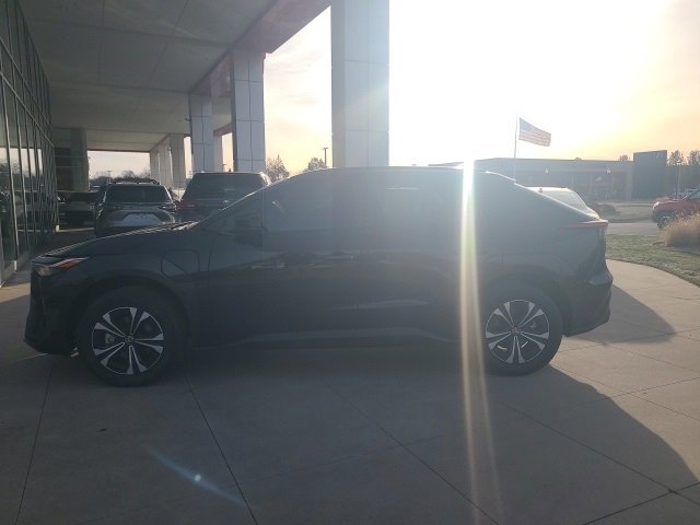 Used 2024 Toyota bZ4X XLE image 4