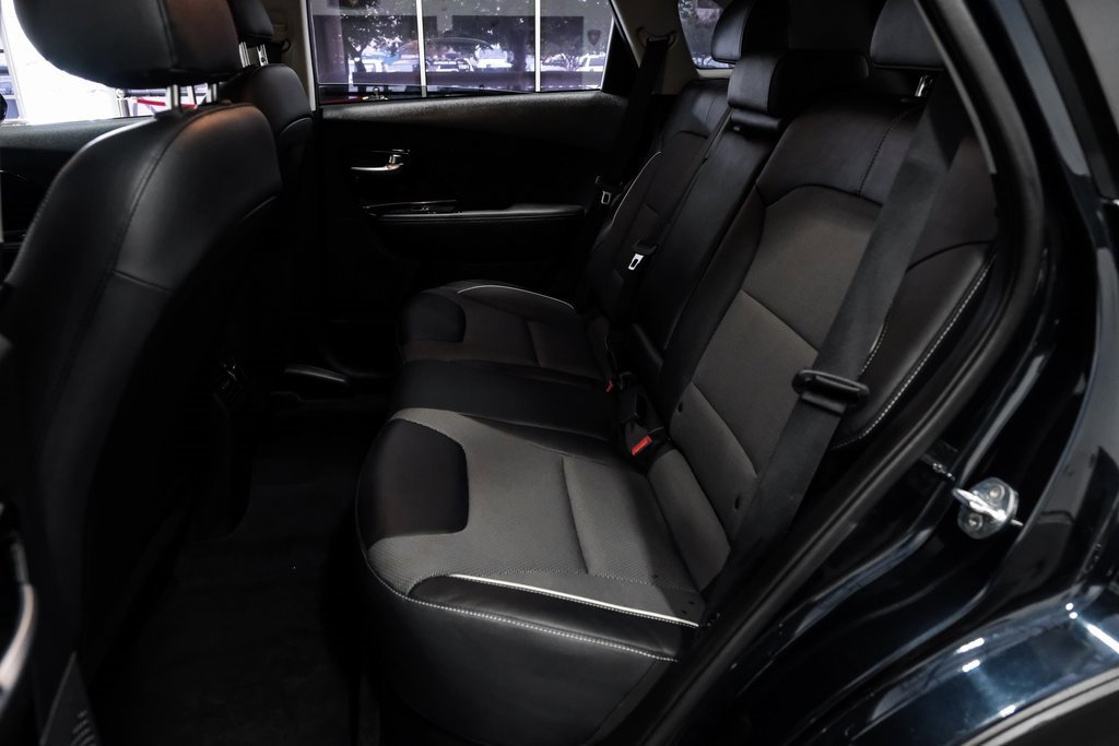 Used 2022 Kia Niro EX image 44