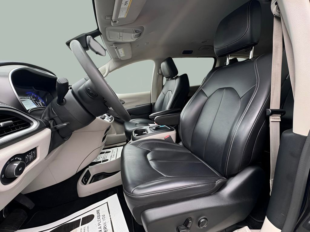 Certified 2023 Chrysler Pacifica Touring-L image 20